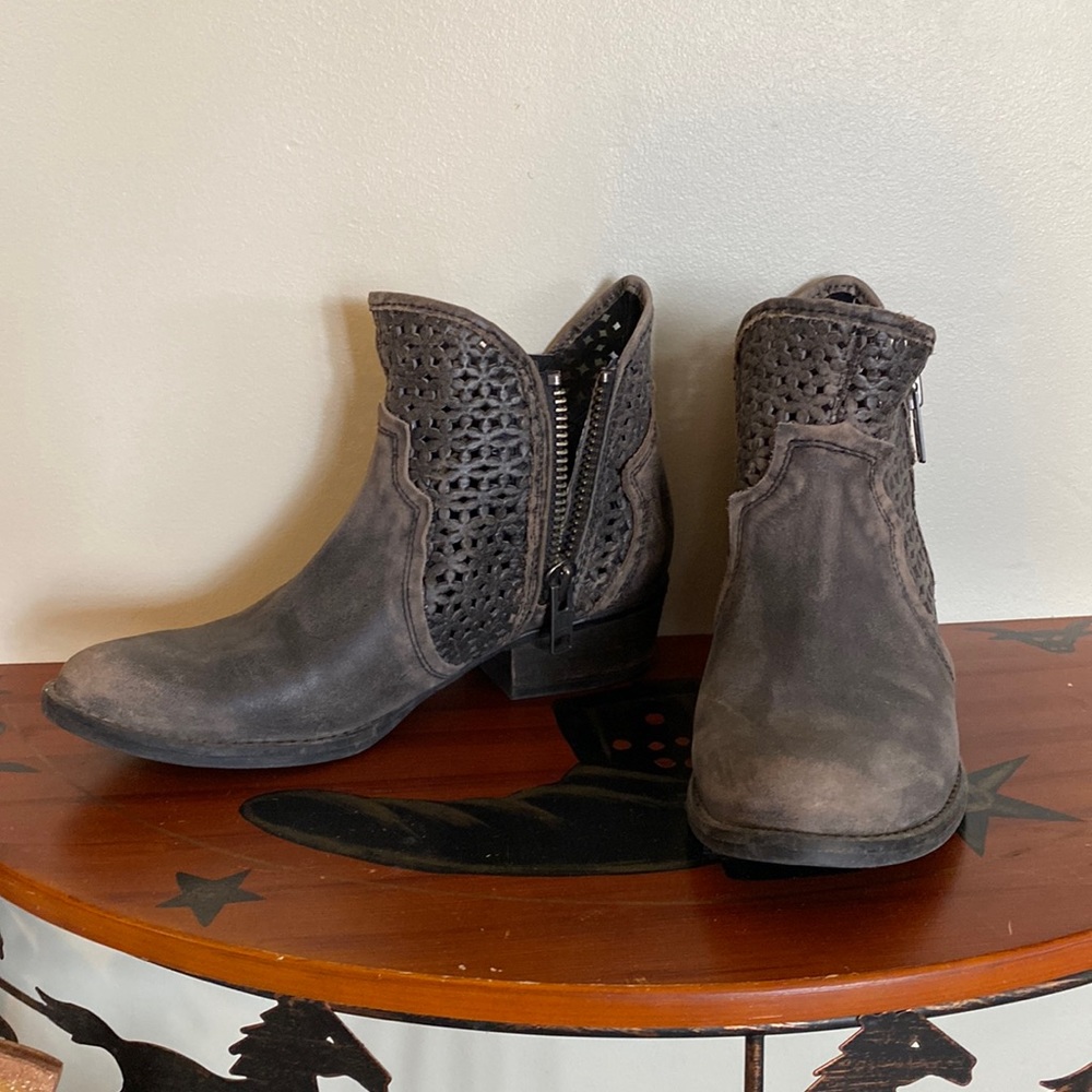 Circle G black/ grey distressed cut out bootie